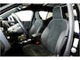 Volvo XC40 1.5 T4 Plug-in Hybrid 155kW/211pk DCT7 Ultimate Dark PANORAMADAK + HARMAN/KARDON + LEER/ALCANTARA + CRUISE + NAVI SENSUS + LANE ASSIST + EL.STOELEN + STOEL-&STUURVERWARMING + CAMERA + KEYLESS + PARKSENSOREN V&A + 19” LM-VELGEN!!