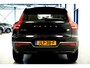 Volvo XC40 1.5 T4 Plug-in Hybrid 155kW/211pk DCT7 Ultimate Dark PANORAMADAK + HARMAN/KARDON + LEER/ALCANTARA + CRUISE + NAVI SENSUS + LANE ASSIST + EL.STOELEN + STOEL-&STUURVERWARMING + CAMERA + KEYLESS + EL.TREKHAAK + PARKSENSOREN V&A + 19” LM-VELGEN!!