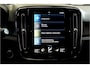 Volvo XC40 1.5 T4 Plug-in Hybrid 155kW/211pk DCT7 Ultimate Dark PANORAMADAK + HARMAN/KARDON + LEER/ALCANTARA + CRUISE + NAVI SENSUS + LANE ASSIST + EL.STOELEN + STOEL-&STUURVERWARMING + CAMERA + KEYLESS + PARKSENSOREN V&A + 19” LM-VELGEN!!