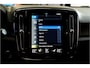 Volvo XC40 1.5 T4 Plug-in Hybrid 155kW/211pk DCT7 Ultimate Dark PANORAMADAK + HARMAN/KARDON + LEER/ALCANTARA + CRUISE + NAVI SENSUS + LANE ASSIST + EL.STOELEN + STOEL-&STUURVERWARMING + CAMERA + KEYLESS + PARKSENSOREN V&A + 19” LM-VELGEN!!