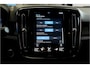 Volvo XC40 1.5 T4 Plug-in Hybrid 155kW/211pk DCT7 Ultimate Dark PANORAMADAK + HARMAN/KARDON + LEER/ALCANTARA + CRUISE + NAVI SENSUS + LANE ASSIST + EL.STOELEN + STOEL-&STUURVERWARMING + CAMERA + KEYLESS + PARKSENSOREN V&A + 19” LM-VELGEN!!
