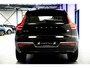 Volvo XC40 1.5 T4 Plug-in Hybrid 155kW/211pk DCT7 Ultimate Dark PANORAMADAK + HARMAN/KARDON + LEER/ALCANTARA + CRUISE + NAVI SENSUS + LANE ASSIST + EL.STOELEN + STOEL-&STUURVERWARMING + CAMERA + KEYLESS + EL.TREKHAAK + PARKSENSOREN V&A + 19” LM-VELGEN!!