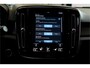 Volvo XC40 1.5 T4 Plug-in Hybrid 155kW/211pk DCT7 Ultimate Dark PANORAMADAK + HARMAN/KARDON + LEER/ALCANTARA + CRUISE + NAVI SENSUS + LANE ASSIST + EL.STOELEN + STOEL-&STUURVERWARMING + CAMERA + KEYLESS + EL.TREKHAAK + PARKSENSOREN V&A + 19” LM-VELGEN!!