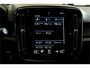 Volvo XC40 1.5 T4 Plug-in Hybrid 155kW/211pk DCT7 Ultimate Dark PANORAMADAK + HARMAN/KARDON + LEER/ALCANTARA + CRUISE + NAVI SENSUS + LANE ASSIST + EL.STOELEN + STOEL-&STUURVERWARMING + CAMERA + KEYLESS + EL.TREKHAAK + PARKSENSOREN V&A + 19” LM-VELGEN!!