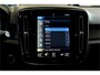 Volvo XC40 1.5 T4 Plug-in Hybrid 155kW/211pk DCT7 Ultimate Dark PANORAMADAK + HARMAN/KARDON + LEER/ALCANTARA + CRUISE + NAVI SENSUS + LANE ASSIST + EL.STOELEN + STOEL-&STUURVERWARMING + CAMERA + KEYLESS + EL.TREKHAAK + PARKSENSOREN V&A + 19” LM-VELGEN!!