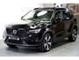 Volvo XC40 1.5 T4 Plug-in Hybrid 155kW/211pk DCT7 Ultimate Dark PANORAMADAK + HARMAN/KARDON + LEER/ALCANTARA + CRUISE + NAVI SENSUS + LANE ASSIST + EL.STOELEN + STOEL-&STUURVERWARMING + CAMERA + KEYLESS + EL.TREKHAAK + PARKSENSOREN V&A + 19” LM-VELGEN!!
