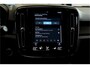 Volvo XC40 1.5 T4 Plug-in Hybrid 155kW/211pk DCT7 Ultimate Dark PANORAMADAK + HARMAN/KARDON + LEER/ALCANTARA + CRUISE + NAVI SENSUS + LANE ASSIST + EL.STOELEN + STOEL-&STUURVERWARMING + CAMERA + KEYLESS + EL.TREKHAAK + PARKSENSOREN V&A + 19” LM-VELGEN!!