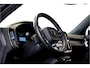 Volvo XC40 1.5 T4 Plug-in Hybrid 155kW/211pk DCT7 Ultimate Dark PANORAMADAK + HARMAN/KARDON + LEER/ALCANTARA + CRUISE + NAVI SENSUS + LANE ASSIST + EL.STOELEN + STOEL-&STUURVERWARMING + CAMERA + KEYLESS + PARKSENSOREN V&A + 19” LM-VELGEN!!