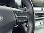 Hyundai Kona Electric EV FASHION 64 kWh | SoH 93% | DODEHOEK DETECTIE | PDC | 3 FASEN | WARMTEPOMP | CAMERA | CLIMA | CRUISE ADAPT. | NAVI | PRIVACY GLASS | DAKRAILING | APPLE CAR PLAY & ADROID AUTO | ALL SEASONS |