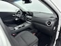 Hyundai Kona Electric EV FASHION 64 kWh | SoH 93% | DODEHOEK DETECTIE | PDC | 3 FASEN | WARMTEPOMP | CAMERA | CLIMA | CRUISE ADAPT. | NAVI | PRIVACY GLASS | DAKRAILING | APPLE CAR PLAY & ADROID AUTO | ALL SEASONS |