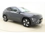 Hyundai Kona 1.6 GDI HEV Premium Automaat | Lederen bekleding | Stoel & Stuurverwarming | Camera | Climate control | Navigatie | Keyless | Dakrails