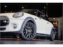 MINI Cooper 3-Deurs 1.5 Chili Sportstoelen Leder Cross punch, Panoramadak, Navi Professional, Zicht/ Wired/ Connected XL/ Licht/ Excitement/ Ambiente/ Black optic pakket, DDC, PDC, Voorruit verwarming, LMV.
