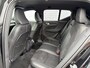 Volvo XC40 1.5 T3 R-Design | Trekhaak | Stoel- en Stuurverwarming | Achteruitrijcamera | Parkeersensoren Voor en Achter | 19 Inch Velgen | Voorruitverwarming | Getint Glas | Keyless | Navigatie | Apple Carplay / Android Auto | Nubuck Bekleding |