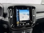 Volvo XC40 1.5 T3 R-Design | Trekhaak | Stoel- en Stuurverwarming | Achteruitrijcamera | Parkeersensoren Voor en Achter | 19 Inch Velgen | Voorruitverwarming | Getint Glas | Keyless | Navigatie | Apple Carplay / Android Auto | Nubuck Bekleding |