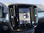 Volvo XC40 1.5 T4 Recharge R-Design Expression | Trekhaak | 360º Camera | Verwarmde Voorstoelen en Achterbank | Stuurverwarming | Navigatie | Keyless Entry | BLIS |