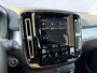 Volvo XC40 1.5 T4 Recharge R-Design Expression | Trekhaak | 360º Camera | Verwarmde Voorstoelen en Achterbank | Stuurverwarming | Navigatie | Keyless Entry | BLIS |