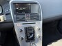 Volvo XC60 2.0 T5 Summum | Elektrisch Bedienbare Achterklep | Parkeersensoren Voor en Achter | Parkeercamera | Navigatie | Schuif-/Kanteldak | Trekhaak |