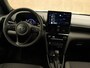 Toyota Yaris Cross 1.5 Hybrid 130 Dynamic - DEMO & DIRECT UIT VOORRAAD LEVERBAAR - NAVIGATIE - PARKEERSENSOREN VOOR/ ACHTER - VOORSTOELEN VERWARMD - STUUR VERWARMD - DODEHOEK DETECTIE - KEYLESS ENTRY/ START - CLIMATE CONTROL - APPLE CARPLAY/ ANDROID AUTO