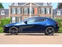 Mazda 3 2.0 e-SkyActiv-G M Hybrid 150 Sportive | NL-AUTO! | 1E EIGENAAR! | ADAPTIVE CRUISE | BTW! | CAMERA | STOELVERWARMING | PARK SENS V+A | HEAD UP | DODE HOEK | BOSE AUDIO