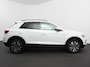 Volkswagen T-Roc 1.0 TSI 110pk Move Navigatie Apple Carpla/Android Auto Digitale Cockpit Climate Control Lichtmetalen velgen Dab