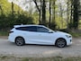 Ford Focus Wagon 1.0EB Hybrid ST Line | NL-AUTO! | 1E EIGENAAR! | ELEK. TREKHAAK | ADAPTIVE CRUISE | WINTERPACK | DODE HOEK | LED | PARK. SENSOREN V+A | DEALER OH!