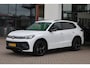 Volkswagen Tiguan 1.5 eHybrid R-Line Edition 60 mnd 100.000 km garantie Black style wegklapbare trekhaak LED matrix 4 x stoelverwarming voorruit- en stuurwielverwarming park assist pro IQ drive key less elektrische achterklep dynamische richtingaanwijzers privacy glas extra donker