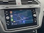 Volkswagen Tiguan 1.4 TSI eHybrid Life Automaat / Wegklapbare Trekhaak 1.800 Kg / Dealer Onderhouden / Panoramadak / Camera / Navigatie / ACC / Travel Assist / Dodehoek Detectie / Stoel & Stuurwielverwarming /