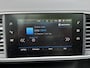 Peugeot 308 110 Pk Benzine * Executive * Panoramadak * Navigatie * Climate & Cruise Control * Voor en Achter Parkeersensoren * L.M. Velgen * Distributieriem in 2025 vervangen * Vingerhoets; Vierde Generatie Eersteklas Service. Al meer dan 100 jaar een begrip in de Brabantse Kempen