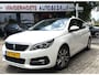 Peugeot 308 110 Pk Benzine * Executive * Panoramadak * Navigatie * Climate & Cruise Control * Voor en Achter Parkeersensoren * L.M. Velgen * Distributieriem in 2025 vervangen * Vingerhoets; Vierde Generatie Eersteklas Service. Al meer dan 100 jaar een begrip in de Brabantse Kempen