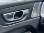 Volvo XC60 2.0 T8 455 pk Plug-in hybrid AWD Ultimate Black Edition Trekhaak Panoramadak Bowers en Wilkins Audio Elektrische Sportstoelen 21 Inch Velgen 360 Camera Head-Up Display Apple Carplay Extra Getint Glas Navigatie Long Range 1e Eigenaar BTW Auto