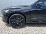 Volvo XC60 2.0 T8 455 pk Plug-in hybrid AWD Ultimate Black Edition Trekhaak Panoramadak Bowers en Wilkins Audio Elektrische Sportstoelen 21 Inch Velgen 360 Camera Head-Up Display Apple Carplay Extra Getint Glas Navigatie Long Range 1e Eigenaar BTW Auto