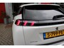 Peugeot 2008 1.2 100PK ALLURE PACK | NAVIGATIE 10" TOUCHSCREEN| ACHTERUITRIJ CAMERA | 3-D INSTRUMENTENPANEEL | APPLE CARPLAY/ANDROID AUTO | LICHTMETALEN VELGEN 17" | DAB+ RADIO | CRUISE CONTROL | GETINTE RUITEN |