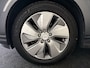 Hyundai Kona Electric EV Premium 64 kWh | Voorstoelen verwarmd & gekoeld | Trekhaak | Warmtepomp | Soh (batterijcheck) Waarde 90,4 %