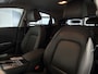 Hyundai Kona Electric EV Premium 64 kWh | Voorstoelen verwarmd & gekoeld | Trekhaak | Warmtepomp | Soh (batterijcheck) Waarde 90,4 %