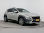 Hyundai Kona 1.6 GDI HEV Fashion | Achteruitrij camera | Cruise control | Head up display | Navigatie |