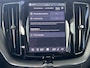 Volvo XC60 2.0 T6 350 pk Plug-in hybrid AWD Ultra Bright Panoramadak Harman Kardon Audio Leer Elektrische Comfortstoelen 20 Inch Velgen 360 Camera Navigatie Head-Up Display Apple Carplay Extra Getint Glas Long Range 1e Eigenaar BTW Auto
