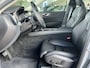 Volvo XC60 2.0 T6 350 pk Plug-in hybrid AWD Ultra Bright Panoramadak Harman Kardon Audio Leer Elektrische Comfortstoelen 20 Inch Velgen 360 Camera Navigatie Head-Up Display Apple Carplay Extra Getint Glas Long Range 1e Eigenaar BTW Auto