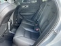 Volvo XC60 2.0 T6 350 pk Plug-in hybrid AWD Ultra Bright Panoramadak Harman Kardon Audio Leer Elektrische Comfortstoelen 20 Inch Velgen 360 Camera Navigatie Head-Up Display Apple Carplay Extra Getint Glas Long Range 1e Eigenaar BTW Auto