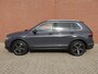 Volkswagen Tiguan 1.5 TSI 150pk DSG Elegance Navigatie Apple Carplay / Android Auto Parkeersensoren Camera Adaptieve Cruise Control Stuur-en stoelverwarming Matrix LED-koplampen Virtual Cockpit Getinte ramen Climate Control ErgoActive stoelen