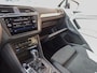 Volkswagen Tiguan 1.5 TSI 150pk DSG Elegance Navigatie Apple Carplay / Android Auto Parkeersensoren Camera Adaptieve Cruise Control Stuur-en stoelverwarming Matrix LED-koplampen Virtual Cockpit Getinte ramen Climate Control ErgoActive stoelen