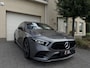 Mercedes-Benz A-klasse 180 AMG Aut Nightpakket Widescreen AmbientLight Keyless SportLeder Led Camera 18" Pdc