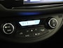 Toyota Yaris 1.5 Hybrid Dynamic - AIRCO AUTOMATISCH - ACHTERUITRIJCAMERA - CRUISE CONTROL - BLUETOOTH TELEFOONVOORBEREIDING - KEYLESS START - LEDEREN STUURWIEL
