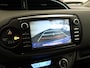 Toyota Yaris 1.5 Hybrid Dynamic - AIRCO AUTOMATISCH - ACHTERUITRIJCAMERA - CRUISE CONTROL - BLUETOOTH TELEFOONVOORBEREIDING - KEYLESS START - LEDEREN STUURWIEL