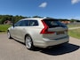 Volvo V90 2.0 T4 Momentum / Automaat / Goed onderhouden / Stoelverwarming / Navigatie / Elektrische achterklep