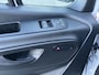 Mercedes-Benz eSprinter 320 L2 Select 81kWh / Snel laden 115kw / Open laadbak / Trekhaak / Distronic / MBUX / Smartphone-intergratie / Camera