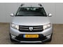 Dacia Sandero 0.9-90pk TCe Stepway Lauréate. Erg nette en goed onderhouden Dacia, hoge instap ! Airco, cruise control, lederen interieur, metallic lak, parkeersensoren achter, navigatie, telefoonvoorb., radio/cd etc.