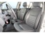 Dacia Sandero 0.9-90pk TCe Stepway Lauréate. Erg nette en goed onderhouden Dacia, hoge instap ! Airco, cruise control, lederen interieur, metallic lak, parkeersensoren achter, navigatie, telefoonvoorb., radio/cd etc.
