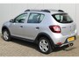 Dacia Sandero 0.9-90pk TCe Stepway Lauréate. Erg nette en goed onderhouden Dacia, hoge instap ! Airco, cruise control, lederen interieur, metallic lak, parkeersensoren achter, navigatie, telefoonvoorb., radio/cd etc.