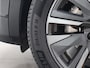 Peugeot e-2008 EV GT 50 kWh 3-FASE + ADAPTIVE CRUISE | PANORAMA | STOELVERW. | 18 INCH | 92% SOH | LEDER/ALCANTARA