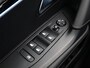 Peugeot e-2008 EV GT 50 kWh 3-FASE + ADAPTIVE CRUISE | PANORAMA | STOELVERW. | 18 INCH | 92% SOH | LEDER/ALCANTARA